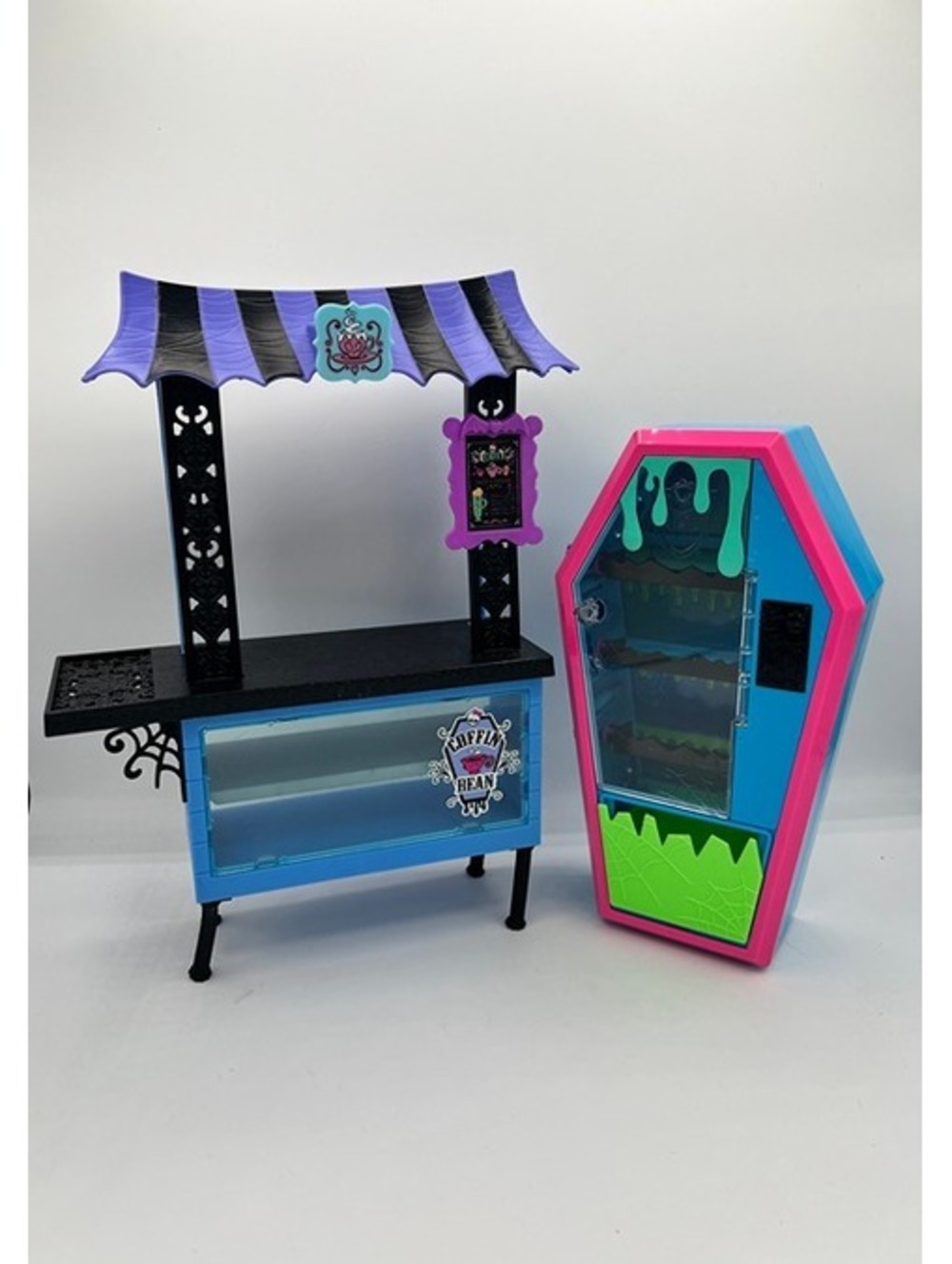 LOT Monster High Coffin Bean Stand and Lounge Vending Machine